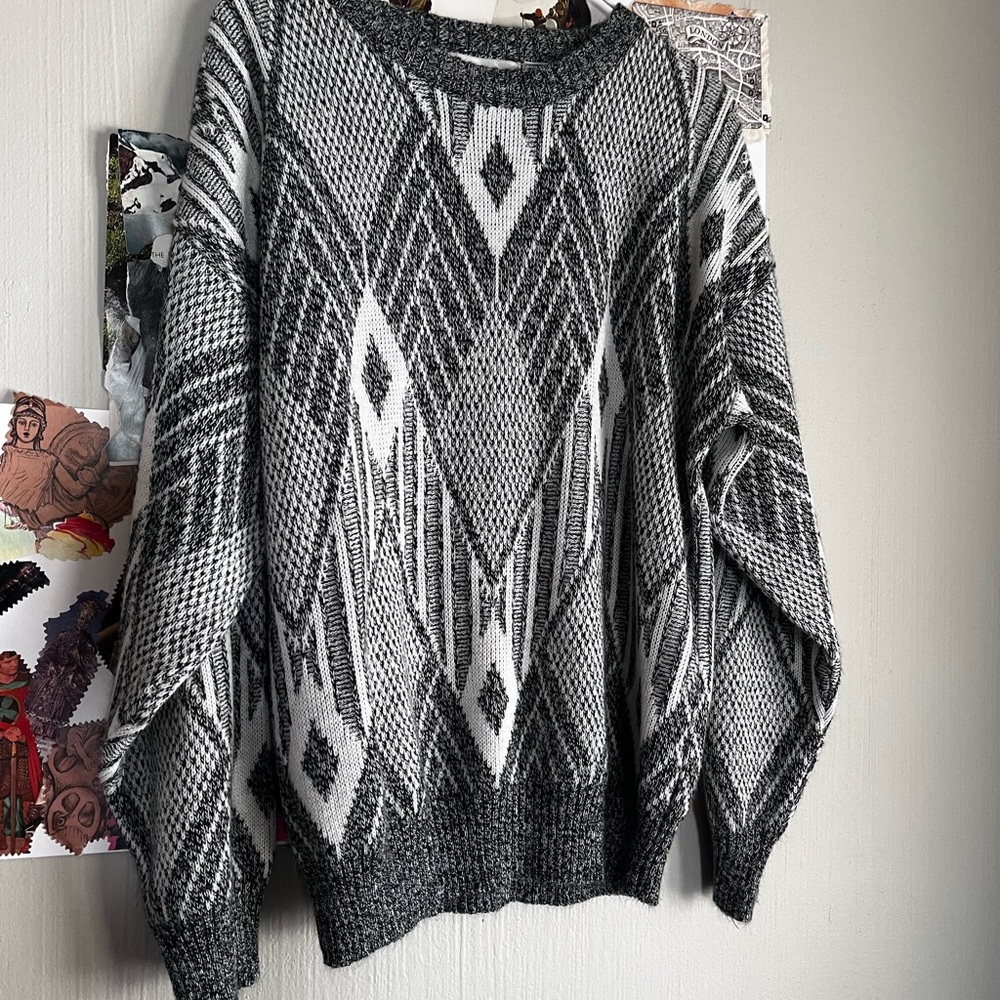 ✨SOLD✨Men's Geometric Patterned Crewneck Sweater